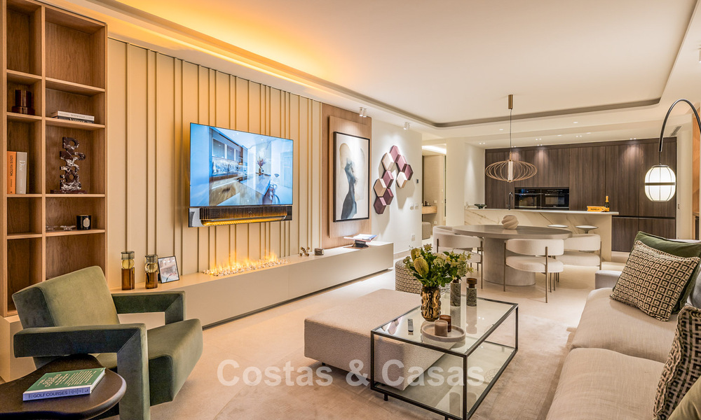 Ático reformado con vistas al mar en venta en primera línea de playa en la Nueva Milla de Oro, entre Marbella y Estepona 785289