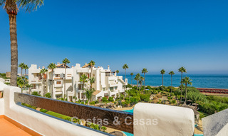 Ático reformado con vistas al mar en venta en primera línea de playa en la Nueva Milla de Oro, entre Marbella y Estepona 785294 