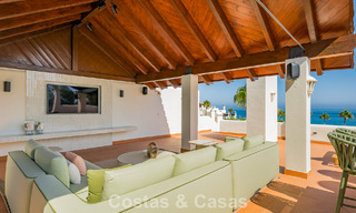 Ático reformado con vistas al mar en venta en primera línea de playa en la Nueva Milla de Oro, entre Marbella y Estepona 785295 