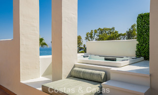 Ático reformado con vistas al mar en venta en primera línea de playa en la Nueva Milla de Oro, entre Marbella y Estepona 785298 