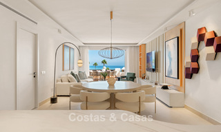 Ático reformado con vistas al mar en venta en primera línea de playa en la Nueva Milla de Oro, entre Marbella y Estepona 785302 