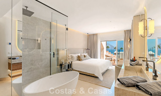 Ático reformado con vistas al mar en venta en primera línea de playa en la Nueva Milla de Oro, entre Marbella y Estepona 785307 