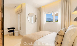 Ático reformado con vistas al mar en venta en primera línea de playa en la Nueva Milla de Oro, entre Marbella y Estepona 785322 