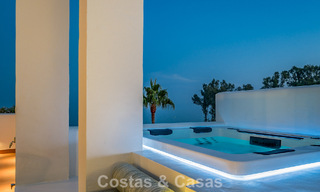 Ático reformado con vistas al mar en venta en primera línea de playa en la Nueva Milla de Oro, entre Marbella y Estepona 785323 