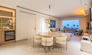 Ático reformado con vistas al mar en venta en primera línea de playa en la Nueva Milla de Oro, entre Marbella y Estepona 785324 