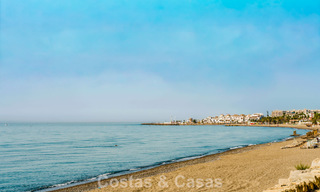 Lujosa propiedad en primera línea de playa con vistas al mar en venta, en la playa de la prestigiosa Milla de Oro de Marbella 785332 