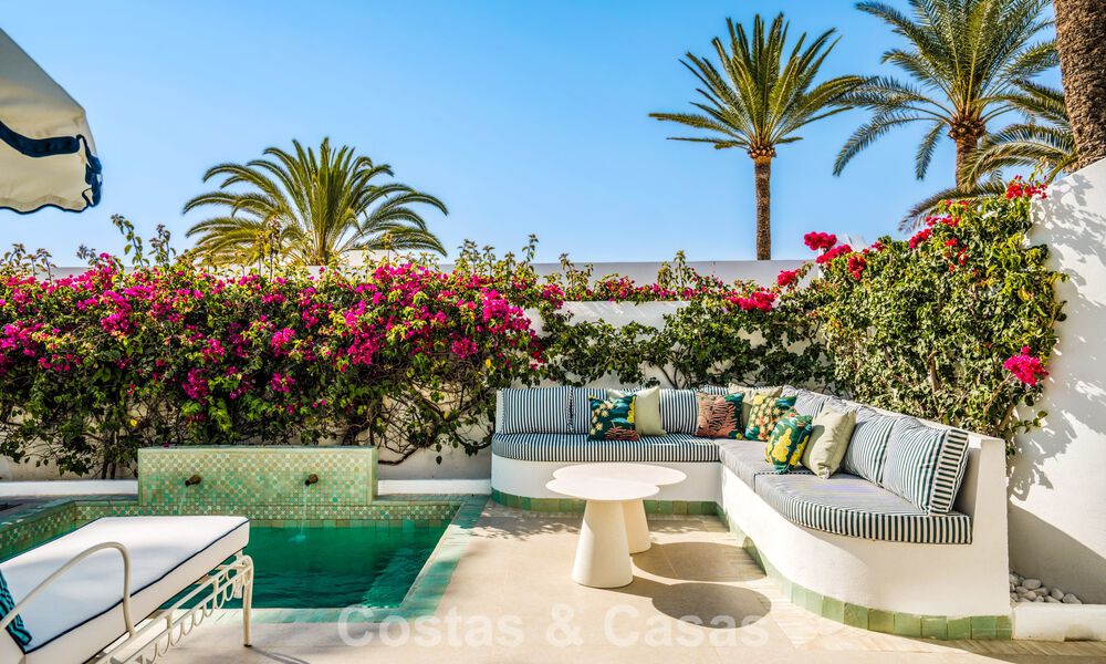 Lujosa propiedad en primera línea de playa con vistas al mar en venta, en la playa de la prestigiosa Milla de Oro de Marbella 785334