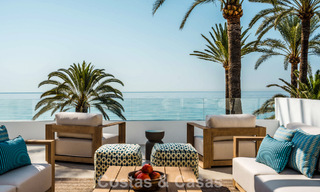 Lujosa propiedad en primera línea de playa con vistas al mar en venta, en la playa de la prestigiosa Milla de Oro de Marbella 785337 