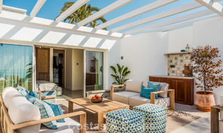Lujosa propiedad en primera línea de playa con vistas al mar en venta, en la playa de la prestigiosa Milla de Oro de Marbella 785338 