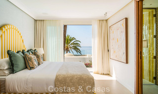 Lujosa propiedad en primera línea de playa con vistas al mar en venta, en la playa de la prestigiosa Milla de Oro de Marbella 785340 