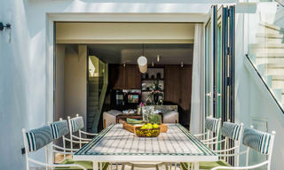 Lujosa propiedad en primera línea de playa con vistas al mar en venta, en la playa de la prestigiosa Milla de Oro de Marbella 785351 