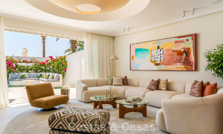 Lujosa propiedad en primera línea de playa con vistas al mar en venta, en la playa de la prestigiosa Milla de Oro de Marbella 785353 