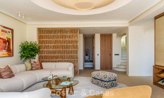 Lujosa propiedad en primera línea de playa con vistas al mar en venta, en la playa de la prestigiosa Milla de Oro de Marbella 785355 