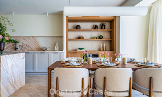 Lujosa propiedad en primera línea de playa con vistas al mar en venta, en la playa de la prestigiosa Milla de Oro de Marbella 785356 