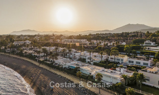 Lujosa propiedad en primera línea de playa con vistas al mar en venta, en la playa de la prestigiosa Milla de Oro de Marbella 785364 