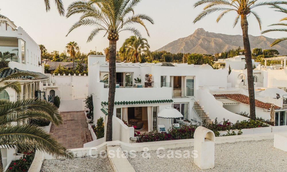 Lujosa propiedad en primera línea de playa con vistas al mar en venta, en la playa de la prestigiosa Milla de Oro de Marbella 785365