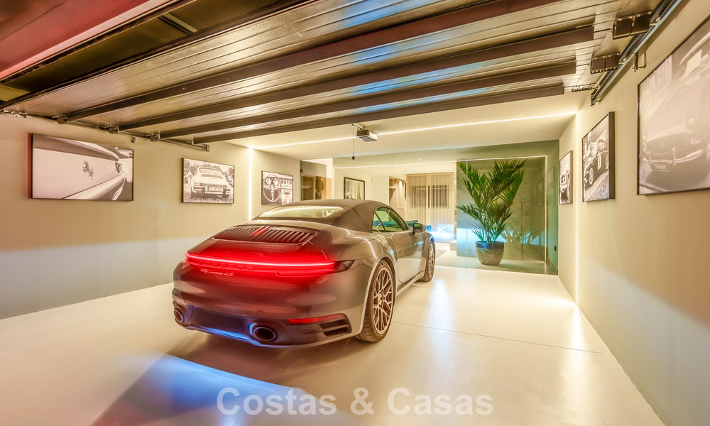 Prestigiosa casa adosada en venta en un exclusivo complejo residencial en la Milla de Oro de Marbella 785400