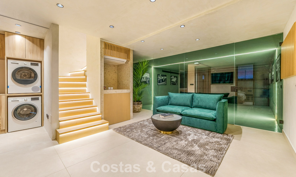 Prestigiosa casa adosada en venta en un exclusivo complejo residencial en la Milla de Oro de Marbella 785406