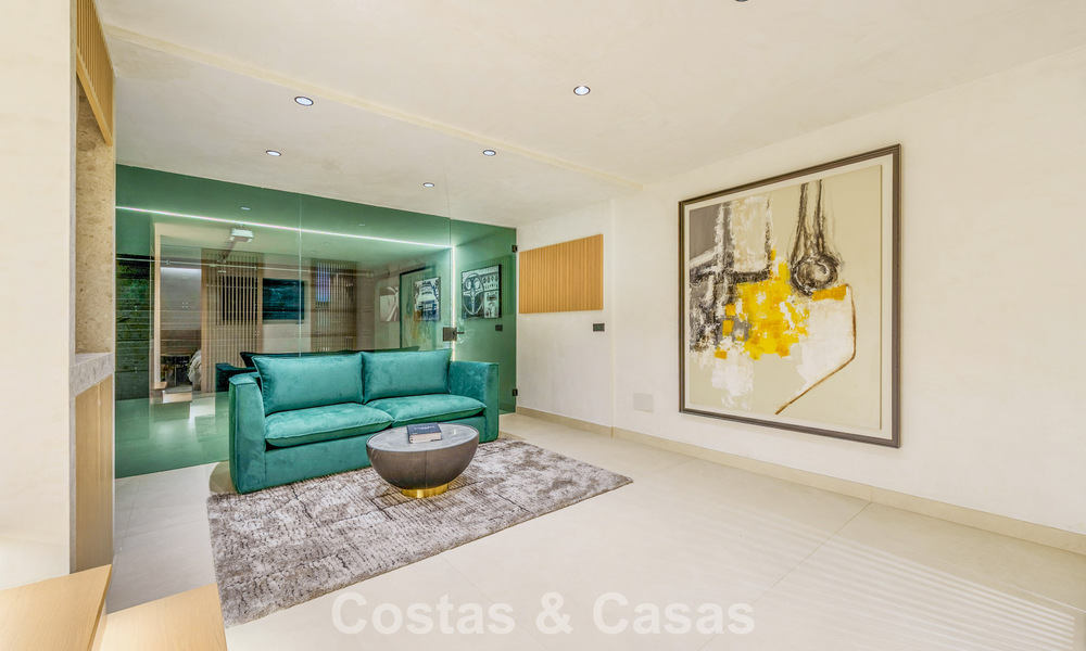 Prestigiosa casa adosada en venta en un exclusivo complejo residencial en la Milla de Oro de Marbella 785408