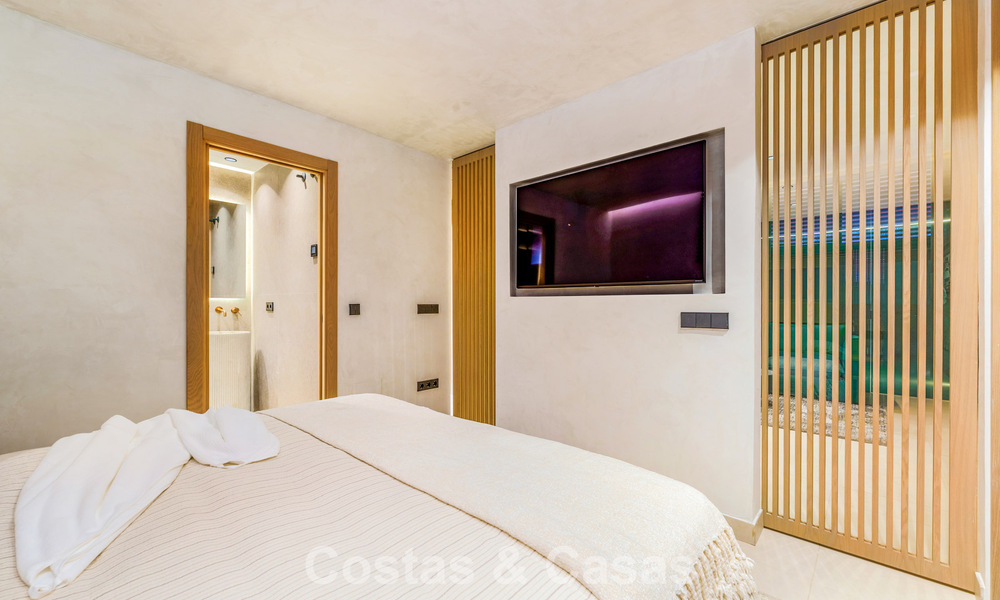 Prestigiosa casa adosada en venta en un exclusivo complejo residencial en la Milla de Oro de Marbella 785411