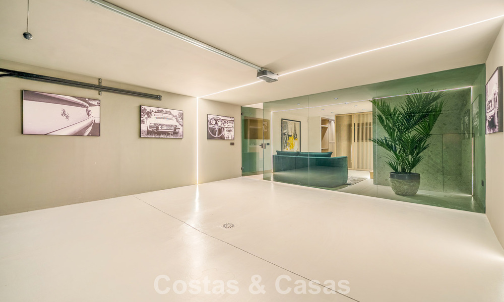 Prestigiosa casa adosada en venta en un exclusivo complejo residencial en la Milla de Oro de Marbella 785413