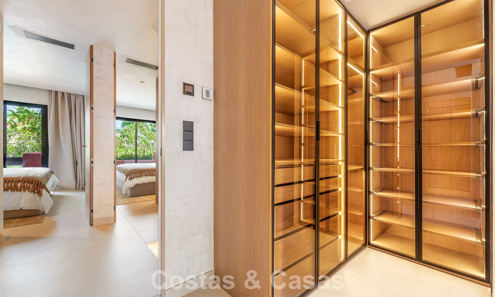 Prestigiosa casa adosada en venta en un exclusivo complejo residencial en la Milla de Oro de Marbella 785417