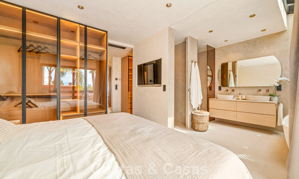 Prestigiosa casa adosada en venta en un exclusivo complejo residencial en la Milla de Oro de Marbella 785420