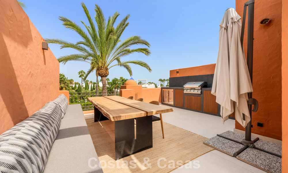 Prestigiosa casa adosada en venta en un exclusivo complejo residencial en la Milla de Oro de Marbella 785426