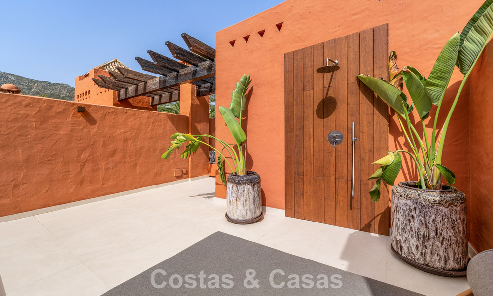 Prestigiosa casa adosada en venta en un exclusivo complejo residencial en la Milla de Oro de Marbella 785431