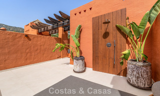 Prestigiosa casa adosada en venta en un exclusivo complejo residencial en la Milla de Oro de Marbella 785431 