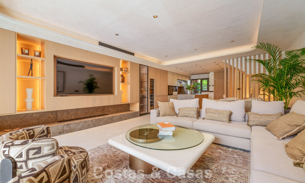 Prestigiosa casa adosada en venta en un exclusivo complejo residencial en la Milla de Oro de Marbella 785442