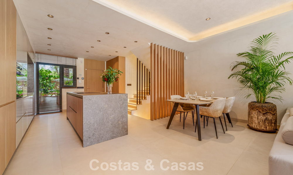 Prestigiosa casa adosada en venta en un exclusivo complejo residencial en la Milla de Oro de Marbella 785443