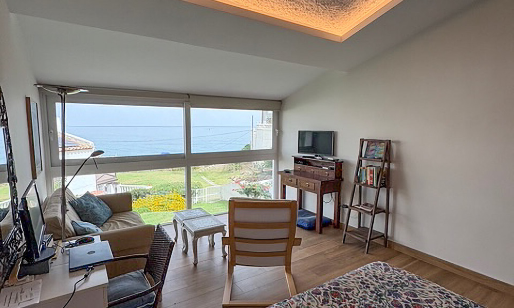 Amplia casa con vistas al mar, lista para entrar a vivir, en venta, junto a la playa, cerca de Estepona 785463