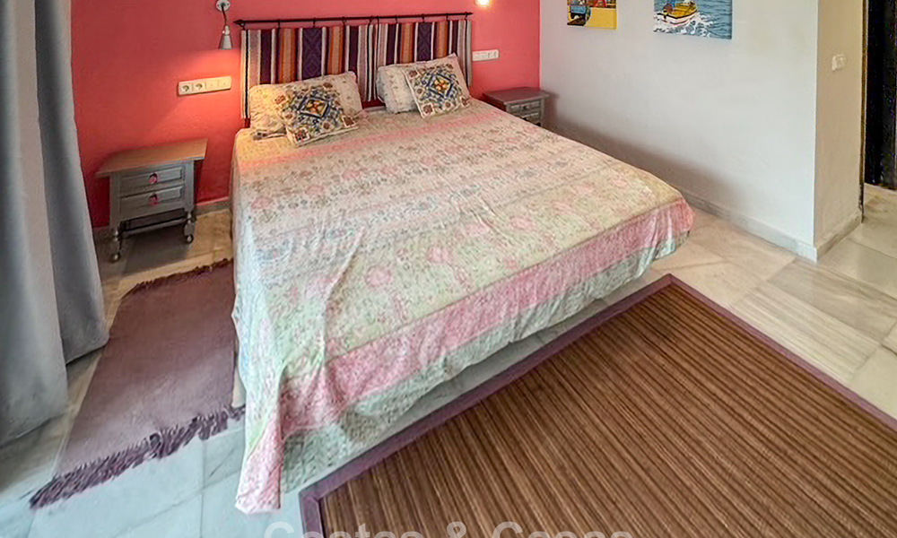 Amplia casa con vistas al mar, lista para entrar a vivir, en venta, junto a la playa, cerca de Estepona 785478
