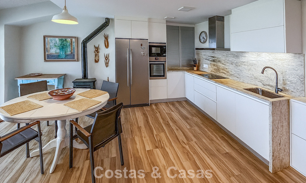 Amplia casa con vistas al mar, lista para entrar a vivir, en venta, junto a la playa, cerca de Estepona 785480