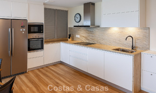 Amplia casa con vistas al mar, lista para entrar a vivir, en venta, junto a la playa, cerca de Estepona 785481 