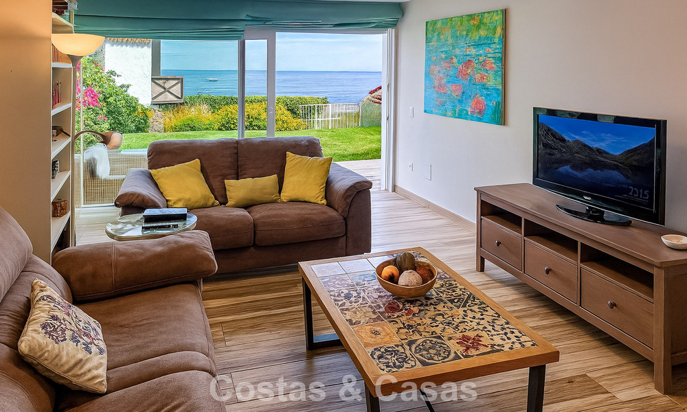 Amplia casa con vistas al mar, lista para entrar a vivir, en venta, junto a la playa, cerca de Estepona 785484