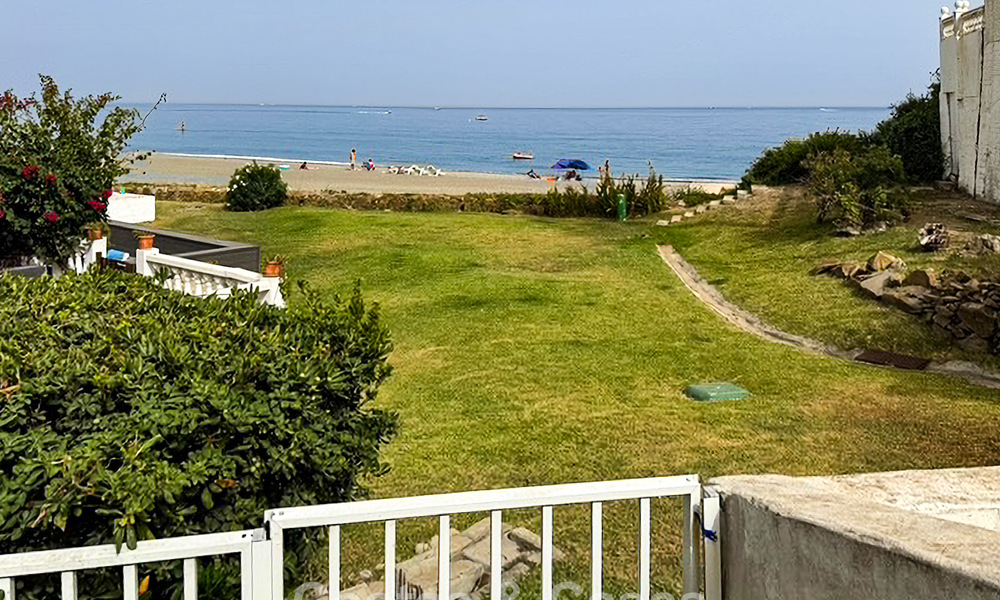 Amplia casa con vistas al mar, lista para entrar a vivir, en venta, junto a la playa, cerca de Estepona 785485