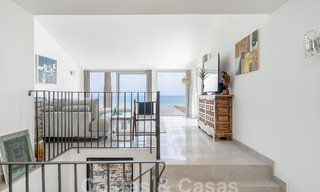 Encantadoras propiedades en venta en una urbanización en primera línea de playa cerca del centro de Estepona 808306 