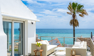 Encantadoras propiedades en venta en una urbanización en primera línea de playa cerca del centro de Estepona 808307 