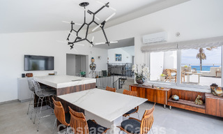 Encantadoras propiedades en venta en una urbanización en primera línea de playa cerca del centro de Estepona 808326 