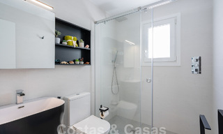 Encantadoras propiedades en venta en una urbanización en primera línea de playa cerca del centro de Estepona 808331 