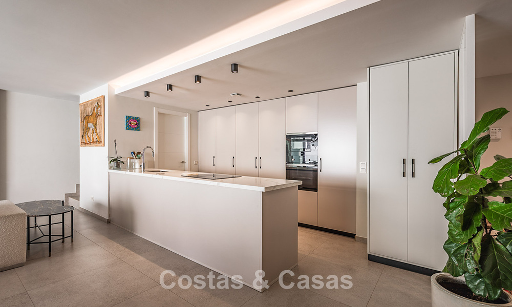 Ático contemporáneo de lujo con amplia azotea en venta cerca de todos los servicios y de la playa en San Pedro, Marbella 785486