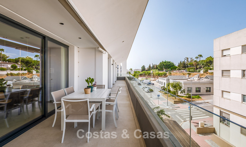 Ático contemporáneo de lujo con amplia azotea en venta cerca de todos los servicios y de la playa en San Pedro, Marbella 785491