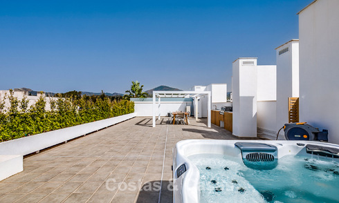 Ático contemporáneo de lujo con amplia azotea en venta cerca de todos los servicios y de la playa en San Pedro, Marbella 785493