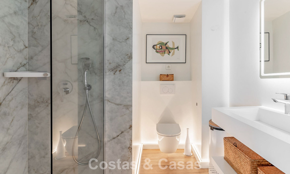 Apartamento contemporáneo reformado de 3 dormitorios con vistas abiertas al mar en venta en la zona este del centro de Marbella 785508