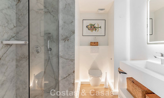 Apartamento contemporáneo reformado de 3 dormitorios con vistas abiertas al mar en venta en la zona este del centro de Marbella 785508 