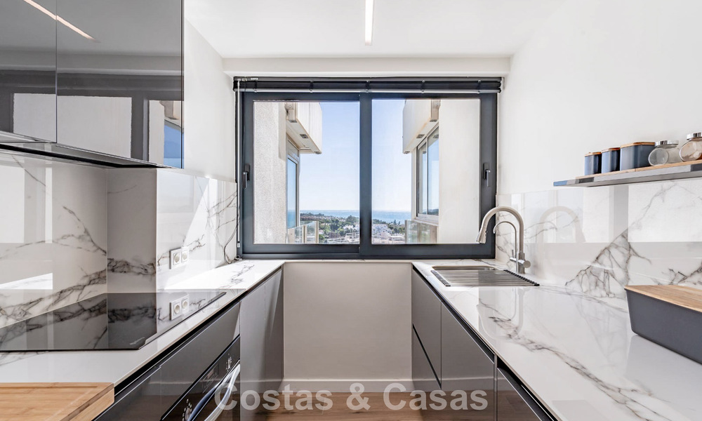 Apartamento contemporáneo reformado de 3 dormitorios con vistas abiertas al mar en venta en la zona este del centro de Marbella 785509