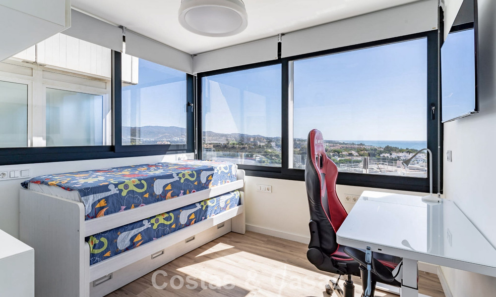 Apartamento contemporáneo reformado de 3 dormitorios con vistas abiertas al mar en venta en la zona este del centro de Marbella 785513