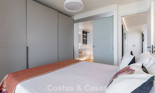 Apartamento contemporáneo reformado de 3 dormitorios con vistas abiertas al mar en venta en la zona este del centro de Marbella 785518 